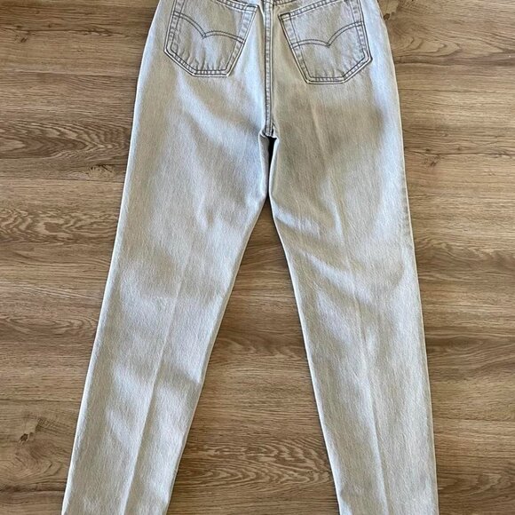 Vintage Levi's Light Grey Jeans | Size 7 - Picture 4 of 5